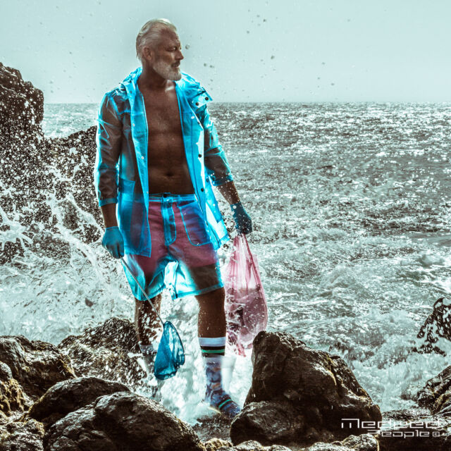 N°3: * Fishing 4 plastic *📸
💦 Es tobt das Meer, die Wellen dröhnen...der Mensch hält inne, ohnmächtig & tätig zugleich 💦
M | www.martinomodel.com
Ph | www.medwed-people.com
#fishing4plastic, #savetheoceans #savethesea #saveanimals #cleanocean #cleanoceans #plasticfree  #plasticocean #plasticfreeoceans #5minutebeachcleanup #malemodel #men #gentleman #portrait #people #gray #shooting #photographylover #beardmodel #instagood #people #portraitphotography #professionalphotographer #picoftheday #people #amazing #portrait #vienna #wien #people #portraiturephotography #medwedpeople #headshotcrew365